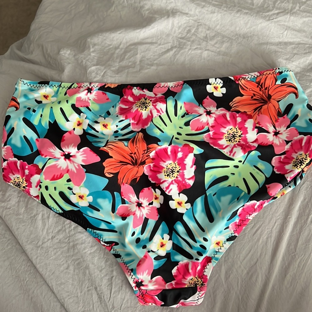 Swimsuit - Picture 2 of 4